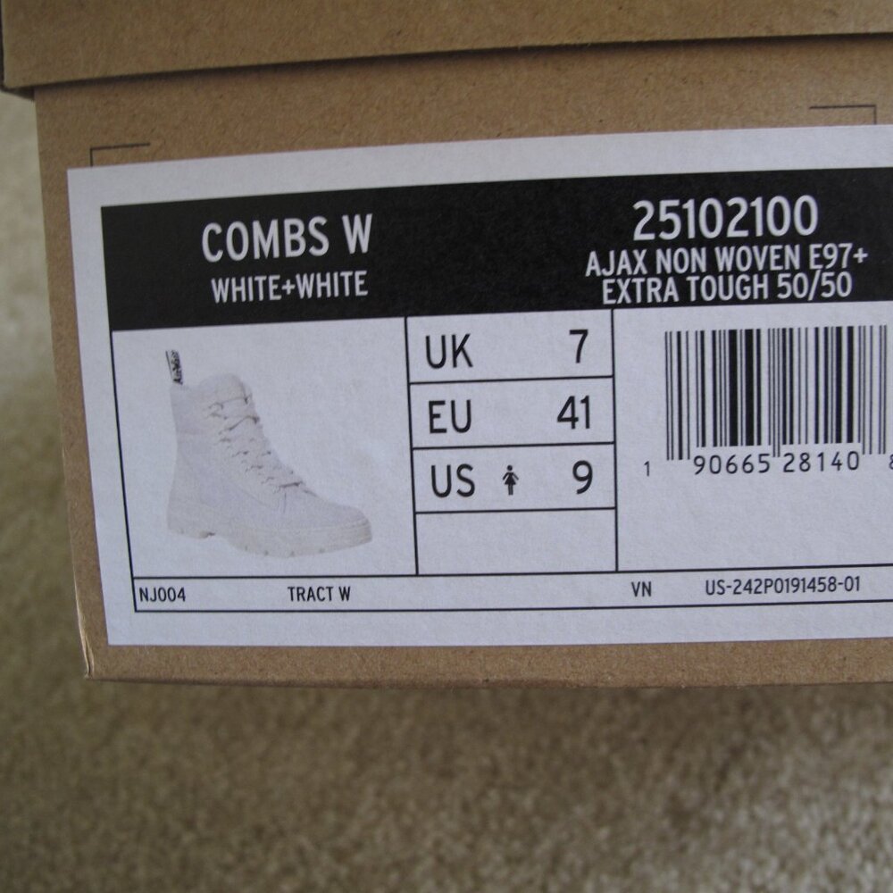 DR. MARTENS Combs White Boots NWT - Picture 11 of 11